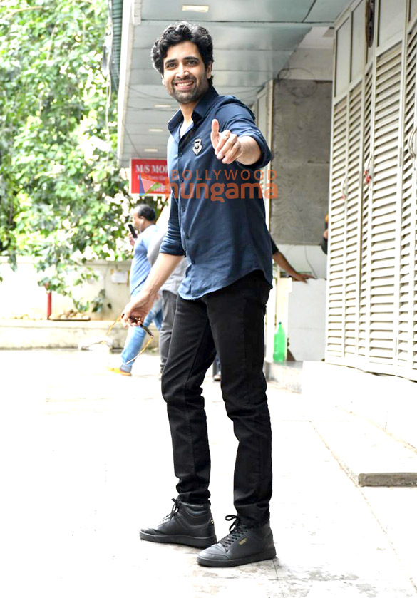photos adivi sesh snapped outside exceed office in bandra 2