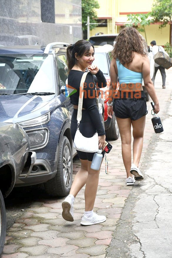 photos aisha sharma and neha sharma snapped outside the gym 5