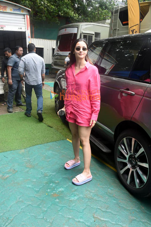 photos alia bhatt snapped in mumbai 2