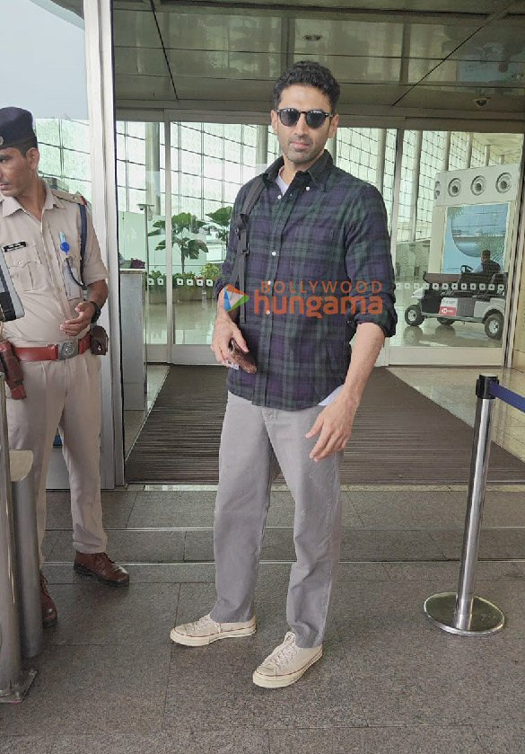 photos ananya panday aditya roy kapur arbaaz khan and others snapped at the airport 2