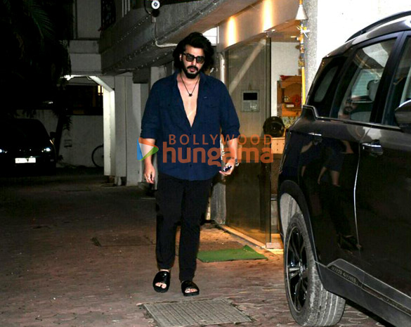 photos arjun kapoor snapped in juhu 4 5
