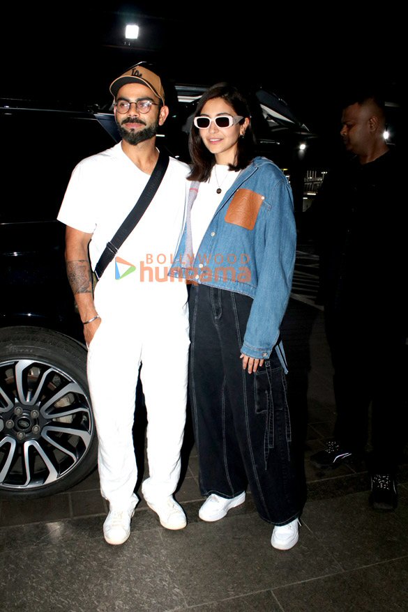 photos ayushmann khurrana and ananya panday snapped at the airport 7