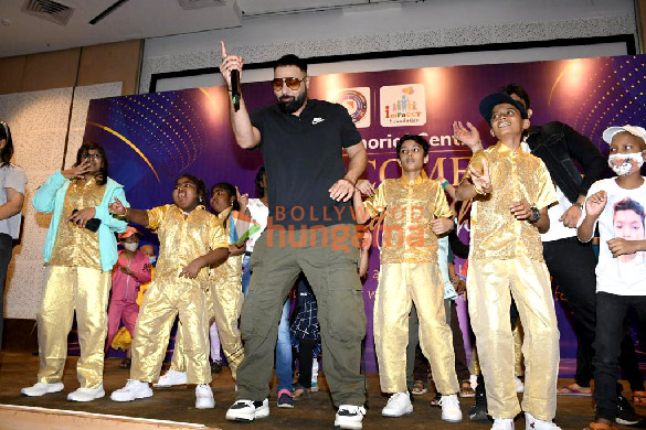 photos badshah snapped at tata memorial hospital for a special performance 4