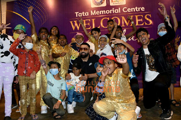 photos badshah snapped at tata memorial hospital for a special performance 6