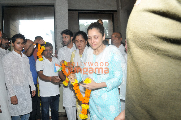 Photos: Celebs attend Ankita Lokhande’s father’s funeral Photos: Celebs attend Ankita Lokhande’s father’s funeral