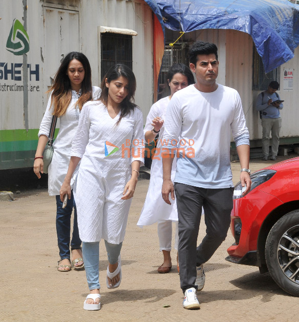 photos celebs attend ankita lokhandes father funeral 5