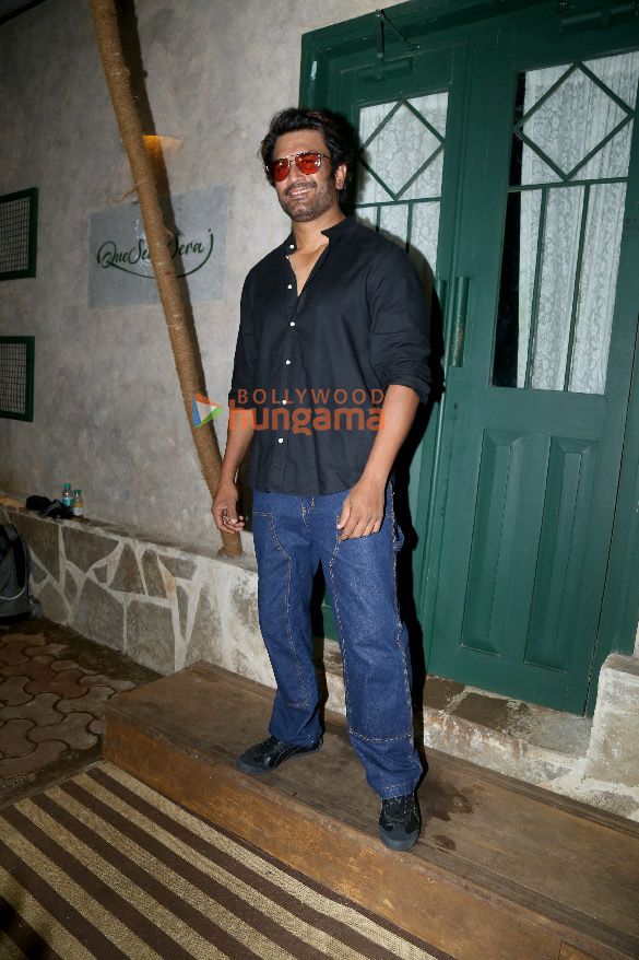 photos celebs attend maniesh pauls birthday bash 5