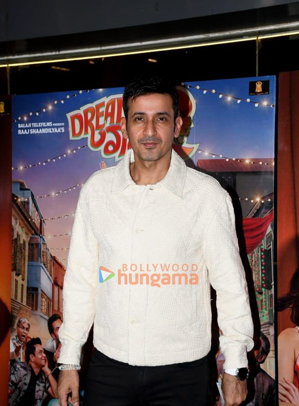 photos celebs grace the premiere of dream girl 2 13