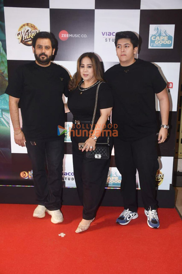 photos celebs grace the premiere of omg 2 24 4