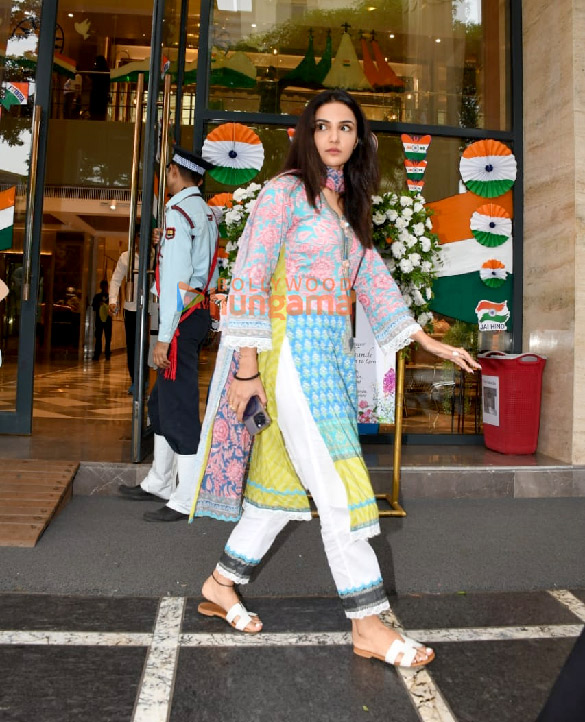 photos celebs snapped at ankita lokhandes father shashikant lokhandes prayer meet 4