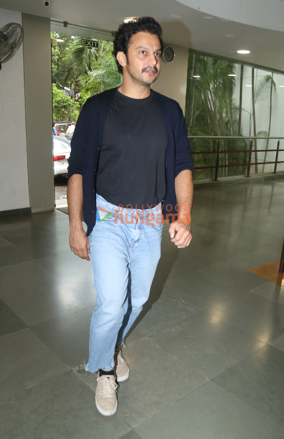 photos celebs snapped at nitin chandrakant desais prayer meet 7
