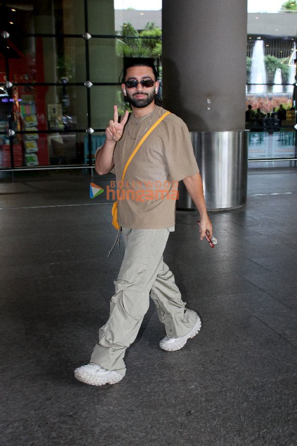 photos disha patani anil kapoor akanksha puri and orhan awatramani snapped at the airport 4