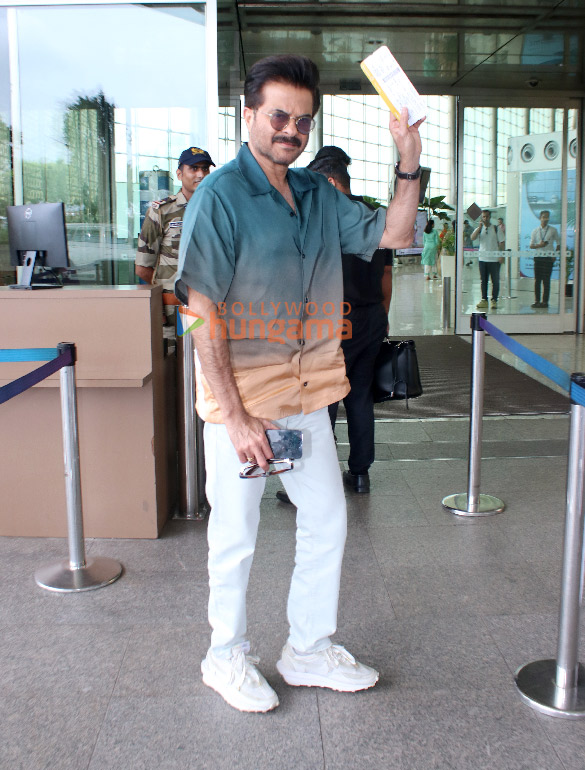 photos disha patani anil kapoor akanksha puri and orhan awatramani snapped at the airport 6