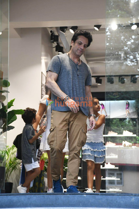 photos fardeen khan snapped with his family in bandra 1