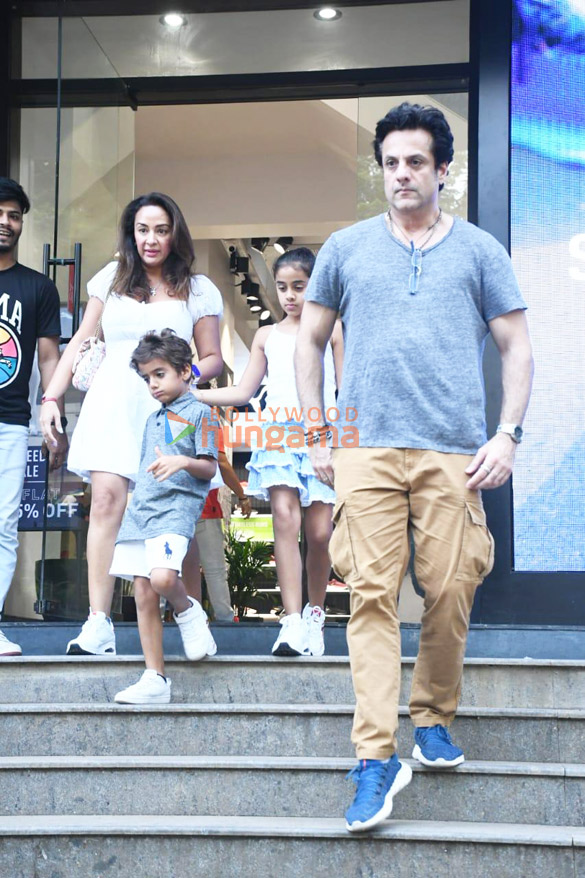 photos fardeen khan snapped with his family in bandra 4