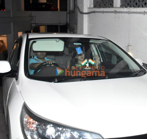 photos janhvi kapoor sara ali khan and karan johar snapped at manish malhotras house in bandra 5