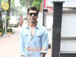 Photos: Karan Singh Grover spotted at a store in Mumbai
