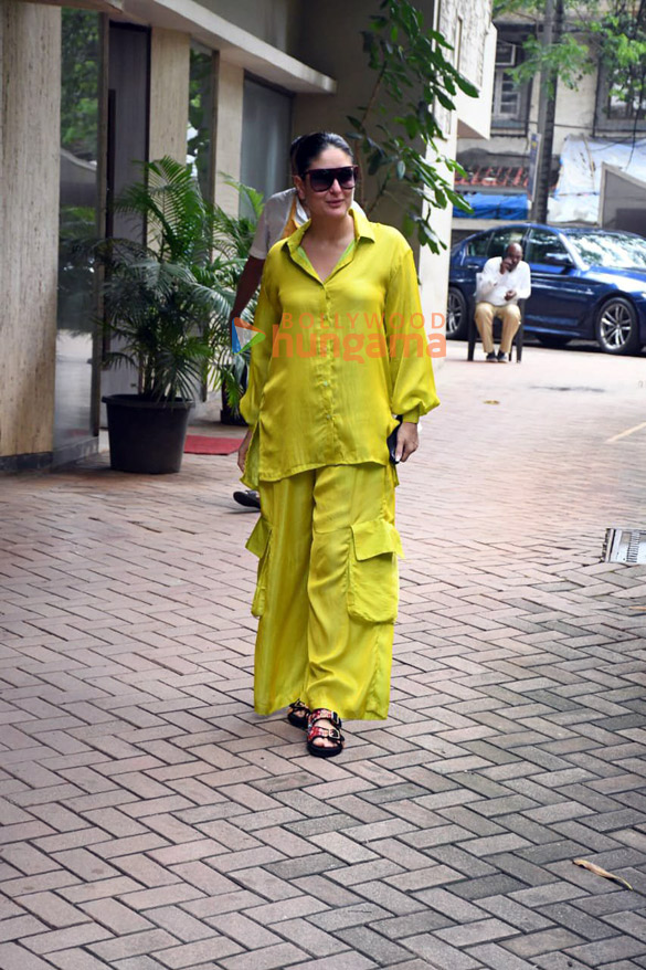 photos kareena kapoor khan snapped in bandra 2 13