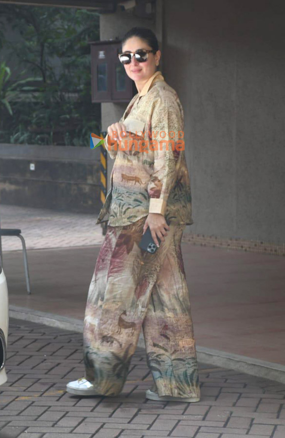 photos kareena kapoor khan snapped in bandra 3 15