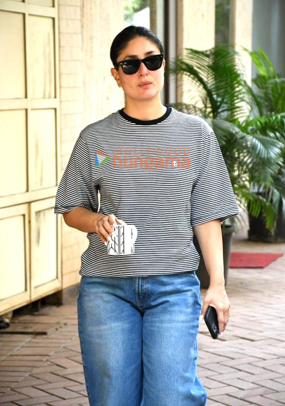 Photos: Kareena Kapoor Khan snapped outside her residence