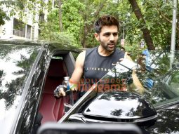 Photos: Kartik Aaryan spotted outside the gym