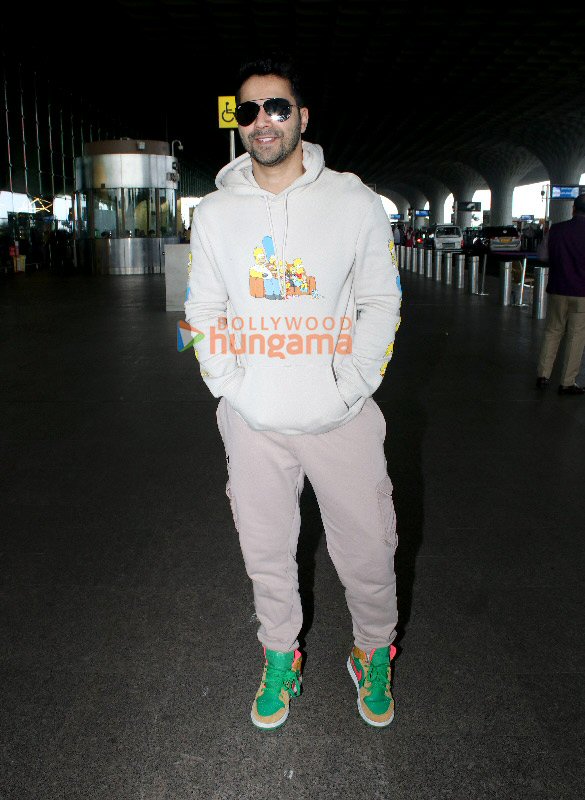 photos malaika arora varun dhawan kriti kharbanda and others snapped at the airport 2