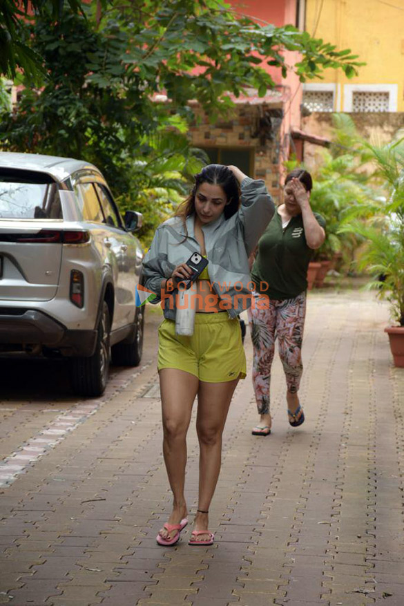 photos malaika arora snapped outside diva yoga in bandra 2 46