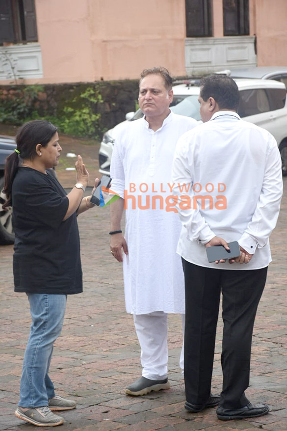photos nitin chandrakant desais funeral 11