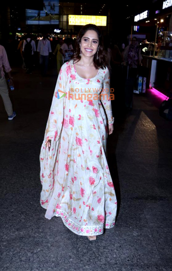 Photos: Vaani Kapoor, Nushrratt Bharuccha and others snapped at the airport Photos: Vaani Kapoor, Nushrratt Bharuccha and others snapped at the airport