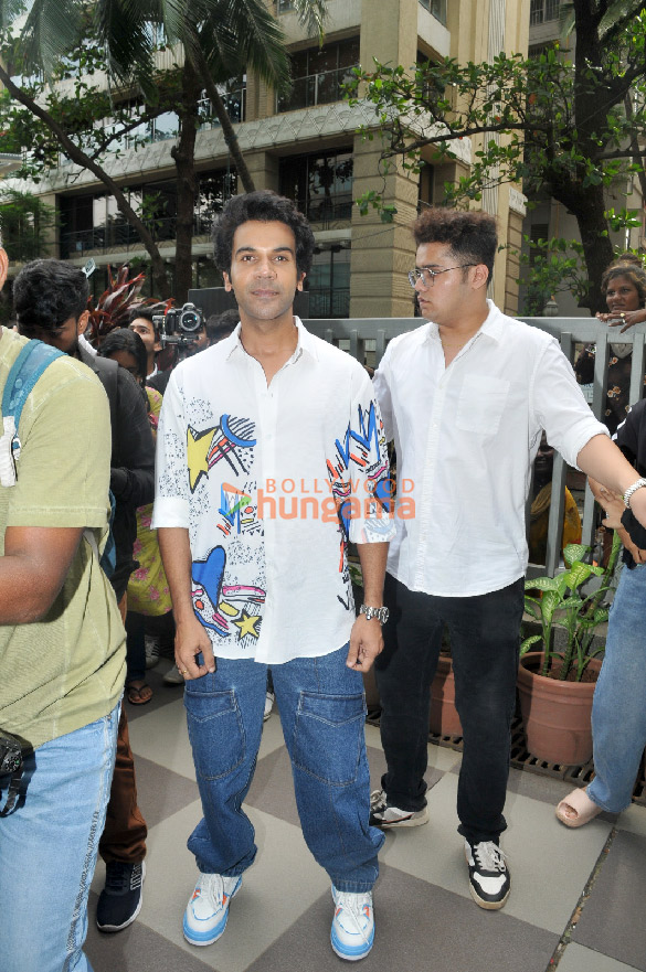 photos rajkummar rao promotes his web series guns and gulaabs at mithibai college 3