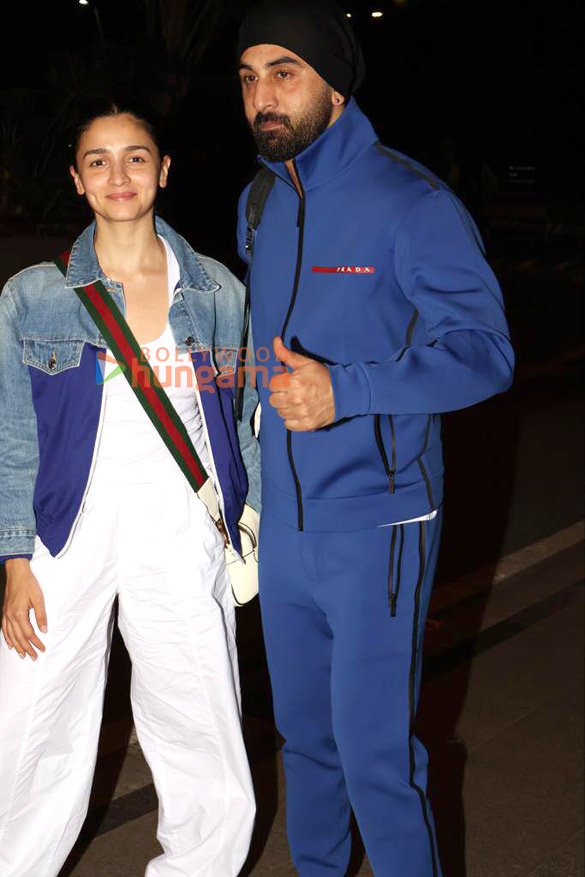 photos ranbir kapoor and alia bhatt snapped at the airport 2 9