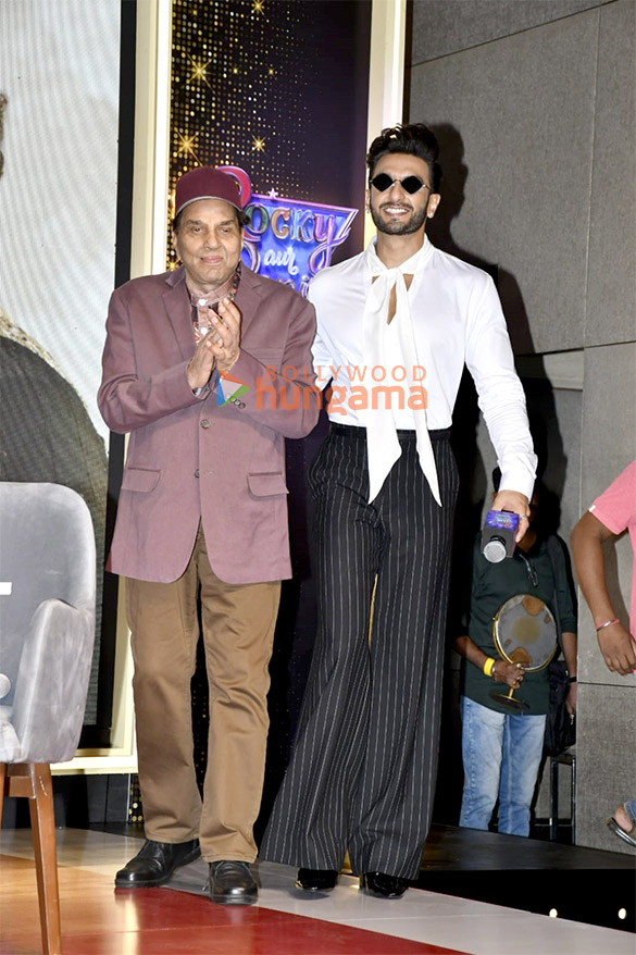 photos ranveer singh alia bhatt karan johar and dharmendra snapped promoting their film rocky aur rani kii prem kahaani 13 2