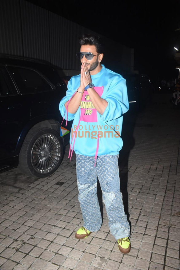 photos ranveer singh alia bhatt and karan johar snapped promoting their film rocky aur rani kii prem kahaani at pvr juhu 1