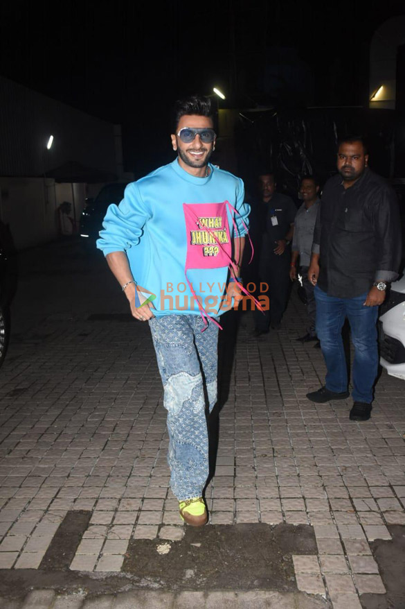 photos ranveer singh alia bhatt and karan johar snapped promoting their film rocky aur rani kii prem kahaani at pvr juhu 5