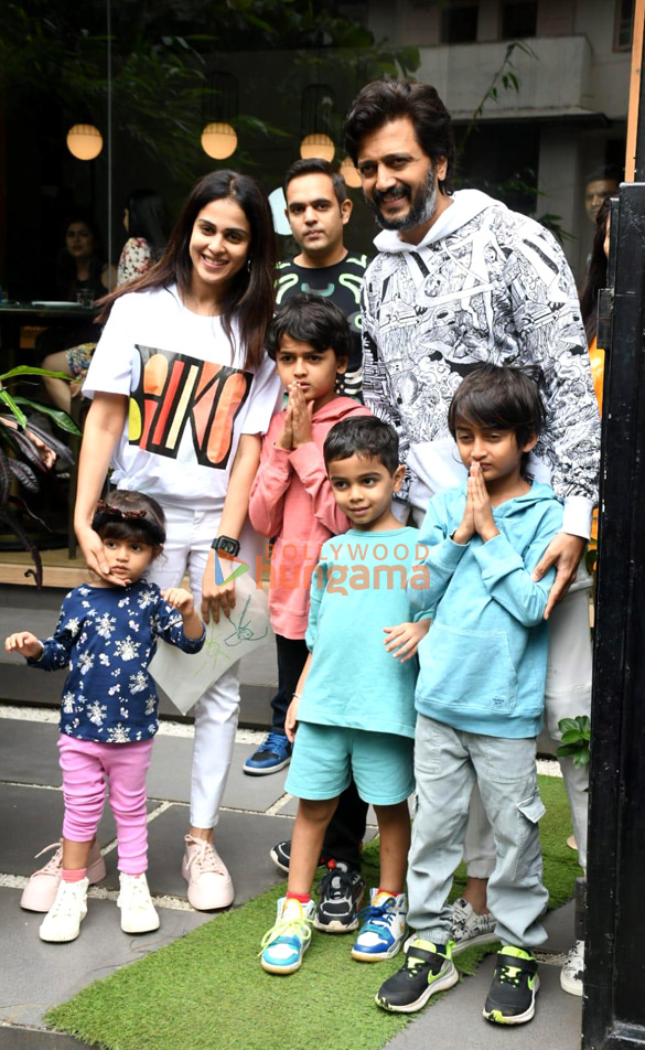 Photos: Riteish Deshmukh, Genelia D’Souza, Farhan Akhtar and Shibani Dandekar snapped at Mizu in Bandra