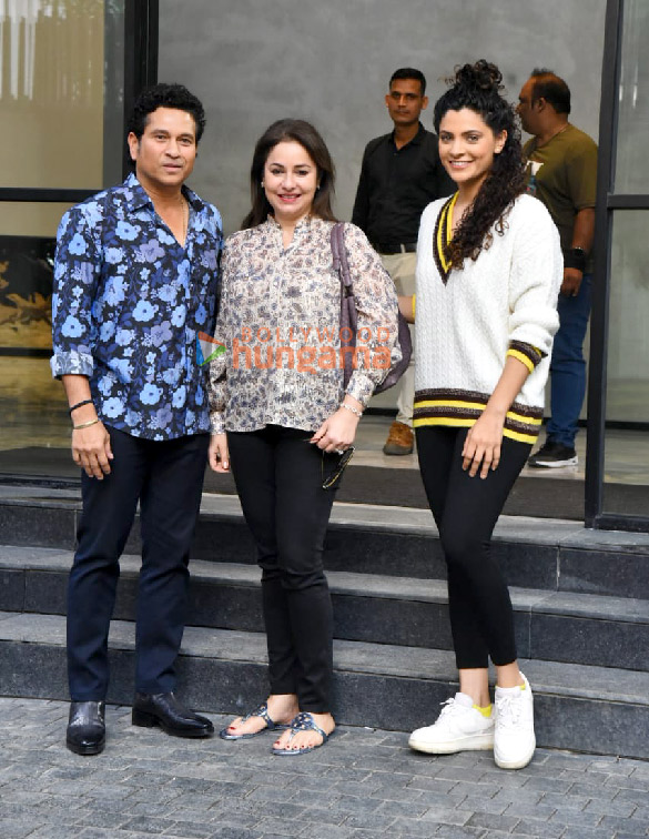 photos saiyami kher sachin tendulkar anjali tendulkar and r balki snapped at the special screening of film ghoomer 1