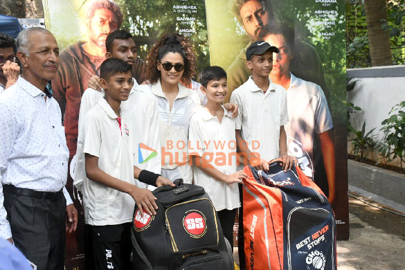 photos saiyami kher snapped with kids in mumbai 3