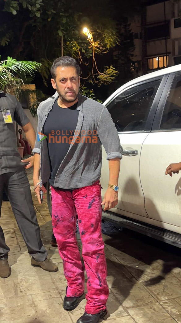 photos salman khan and aayush sharma snapped at arbaaz khans home for her birthday celebrations 7