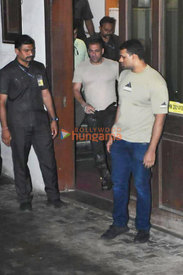 photos salman khan snapped at a dubbing studio in bandra 3