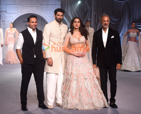 photos sara ali khan and aditya roy kapur walk the ramp for shantanu nikhils at india couture week 2023 1