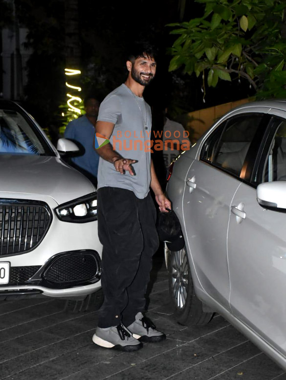 photos sara ali khan and shahid kapoor snapped outside maddock films office 1