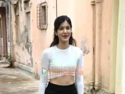 Photos: Shanaya Kapoor snapped outside a dance class in Bandra
