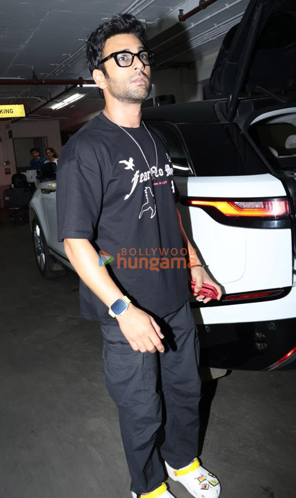 photos sherlyn chopra kriti kharbanda and pulkit samrat snapped at the airport 4