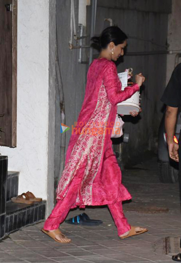 photos shraddha kapoor snapped in juhu 3 4