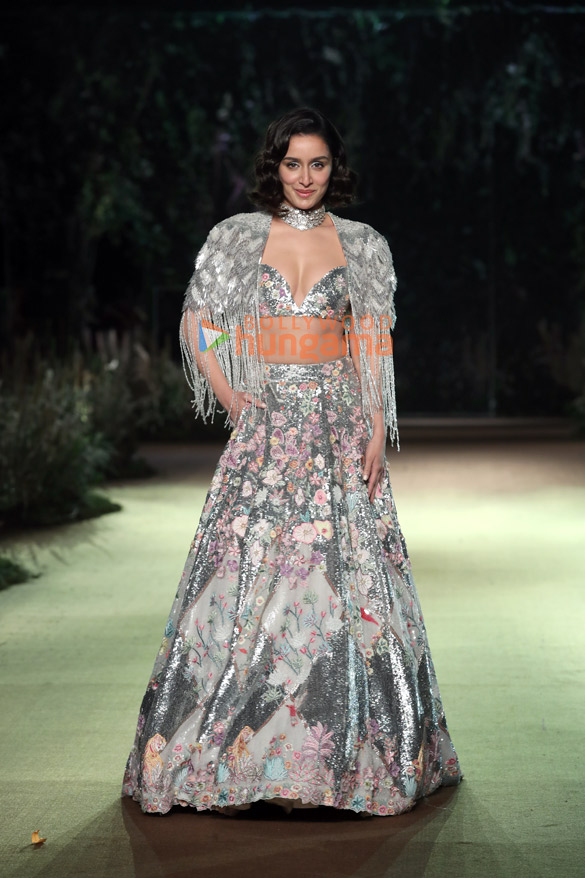Photos: Shraddha Kapoor walks the ramp for Rahul Mishra at the finale of India Couture Week 2023 Photos: Shraddha Kapoor walks the ramp for Rahul Mishra at the finale of India Couture Week 2023