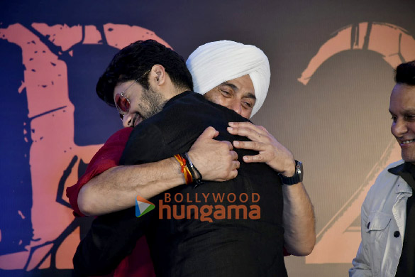 photos sunny deol anil sharma and utkarsh sharma attend gadar 2 success press conference 8