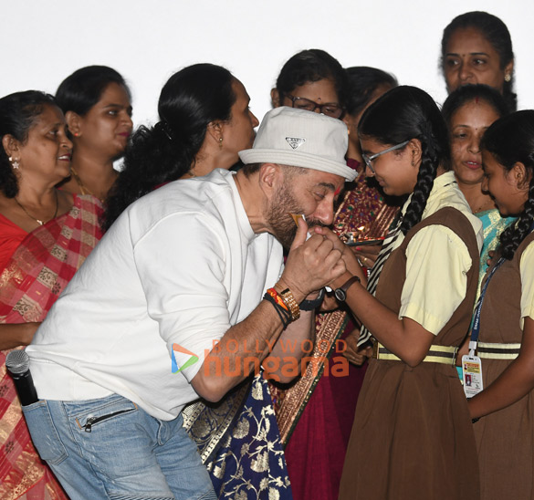 photos sunny deol snapped celebrating rakshabandhan with beti association children during a special gadar 2 screening 77 3