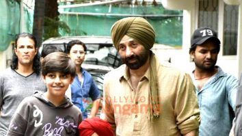 Photos: Sunny Deol snapped with his fans at Sunny Super Sound