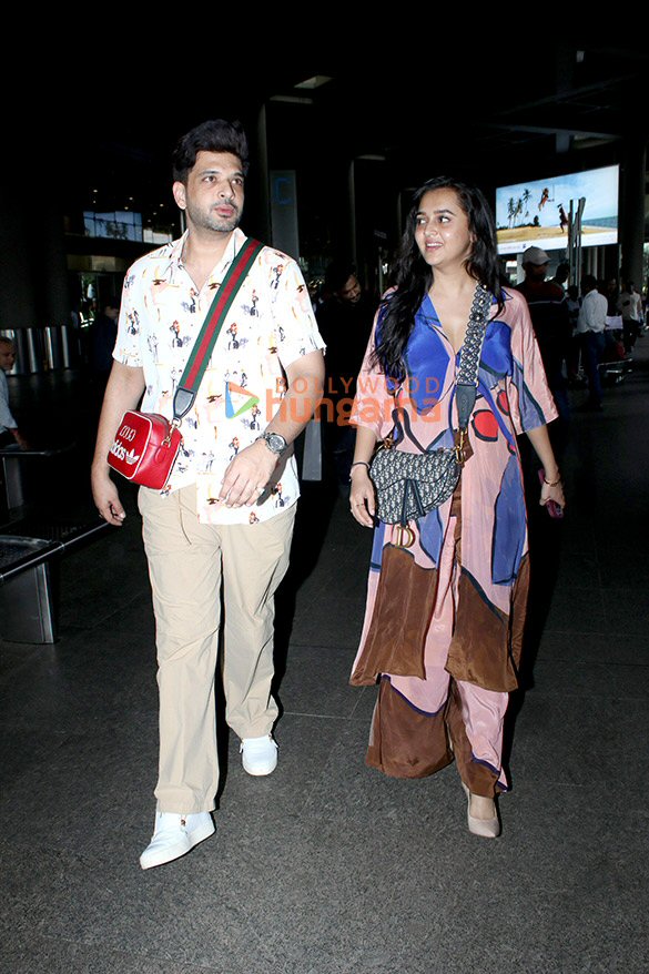 photos sunny leone kartik aaryan and others snapped at the airport 3