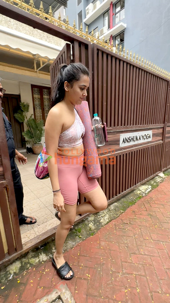 photos tejasswi prakash spotted at anshuka yoga in bandra 2